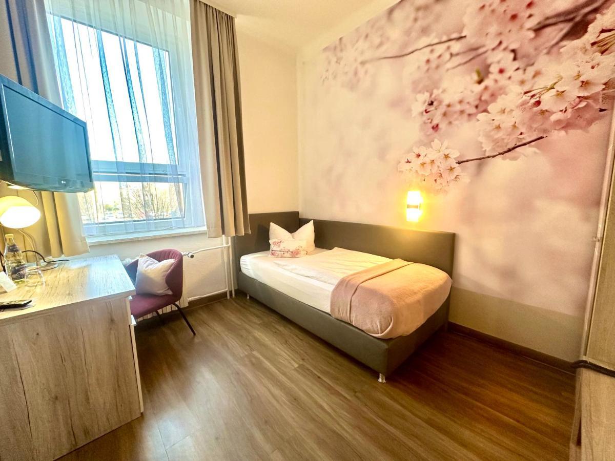 Bitterfeld-Wolfen Hotel "Central" Inh Carolin Krause מראה חיצוני תמונה